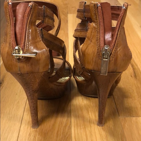 Heels - Picture 5 of 7